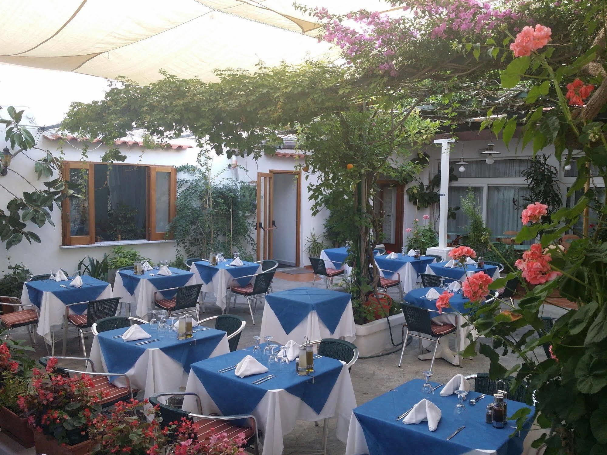 Hotel Villa Sirena Sant'Angelo  Exterior foto